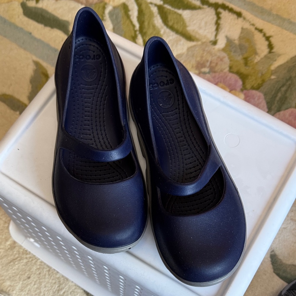 CROCS Women's Dark Blue Flats 270